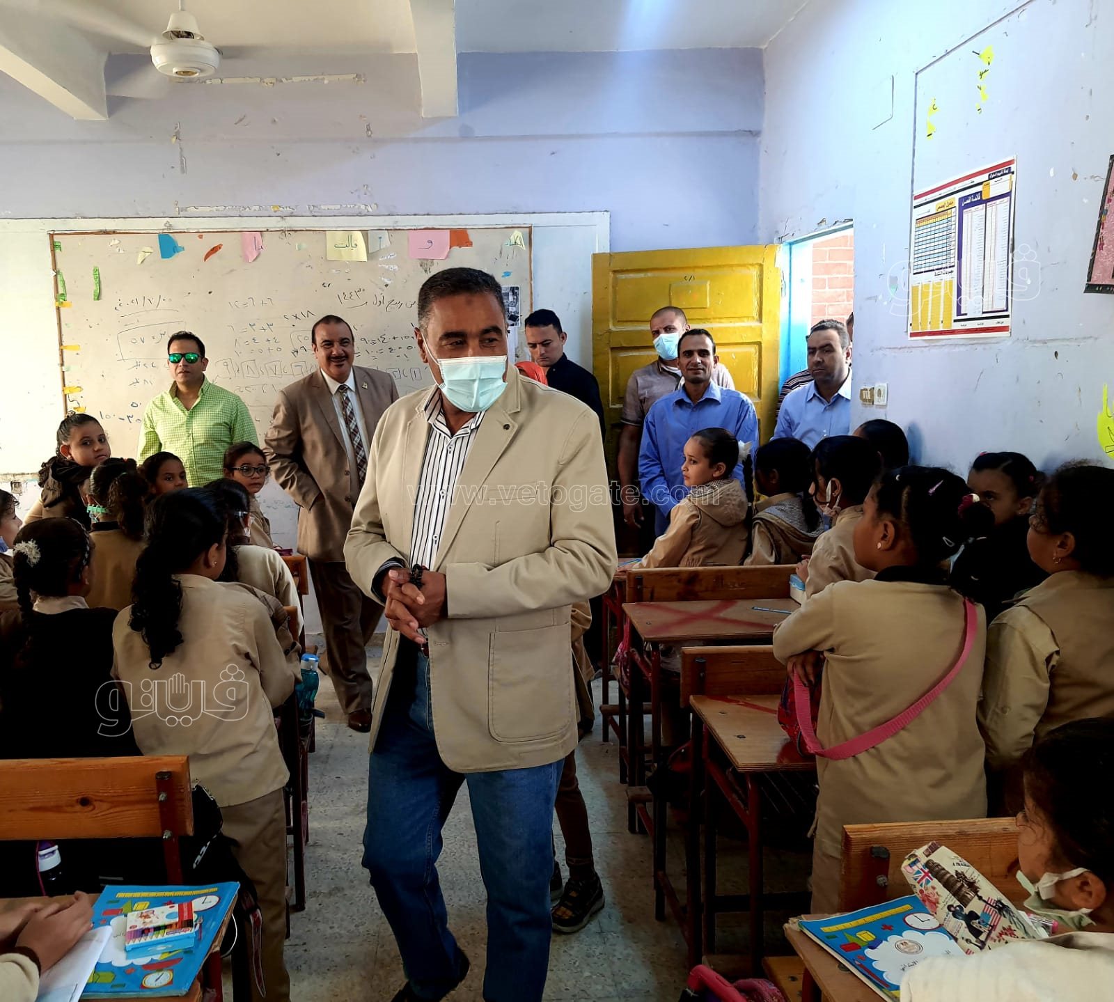 محافظ مطروح يتفقد انتظام العمل بالمدارس (8)
