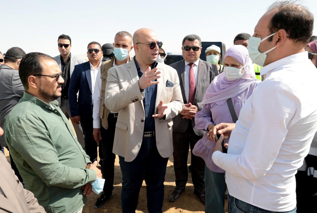 محافظ بني سويف يتفقد أعمال إصلاح منظومة الصرف الصناعي ببياض العرب (1)
