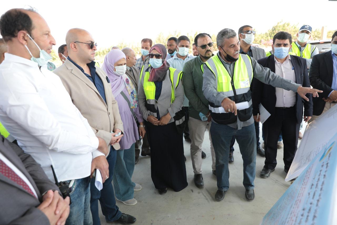 محافظ بني سويف يتفقد أعمال إصلاح منظومة الصرف الصناعي ببياض العرب (3)