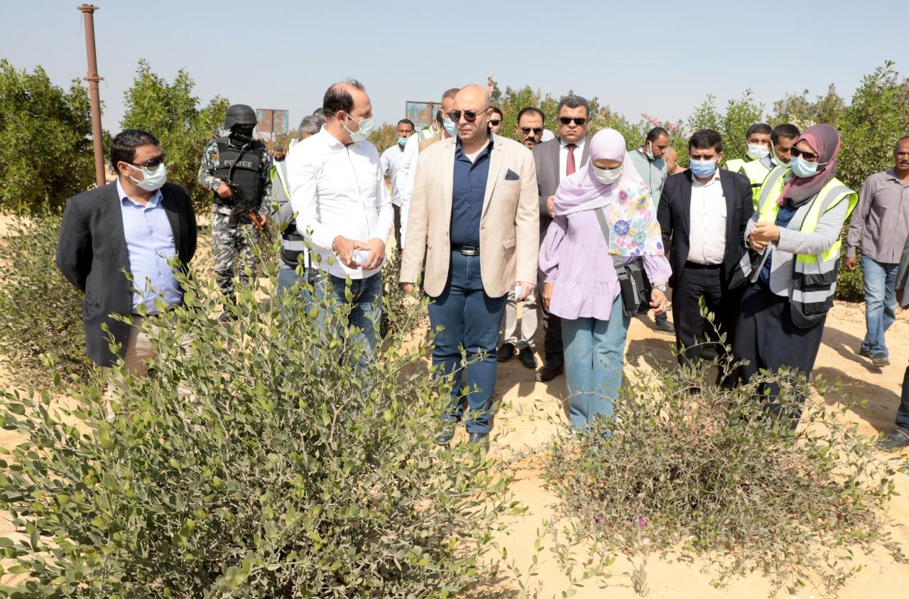 محافظ بني سويف يتفقد أعمال إصلاح منظومة الصرف الصناعي ببياض العرب (4)