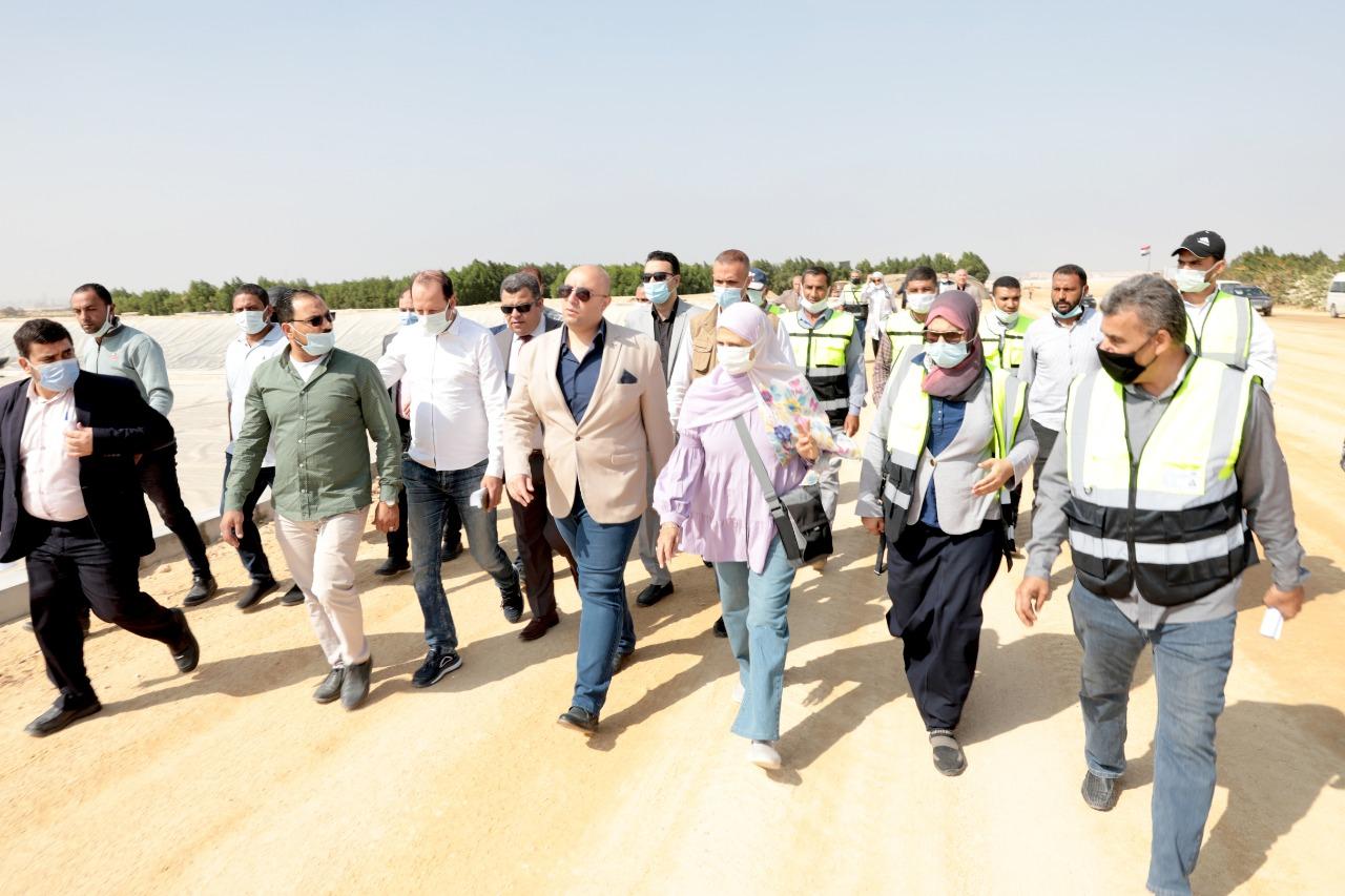 محافظ بني سويف يتفقد أعمال إصلاح منظومة الصرف الصناعي ببياض العرب (6)