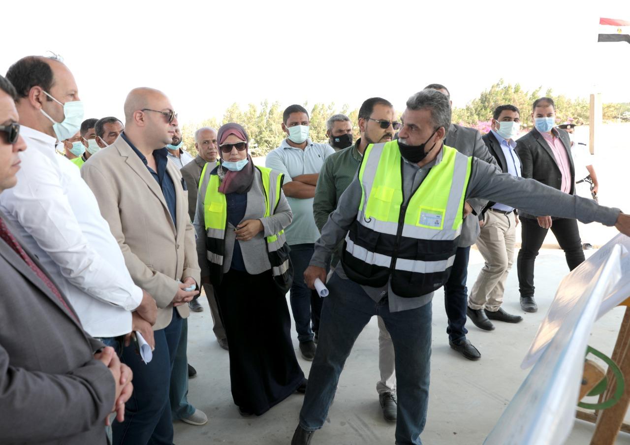 محافظ بني سويف يتفقد أعمال إصلاح منظومة الصرف الصناعي ببياض العرب (7)