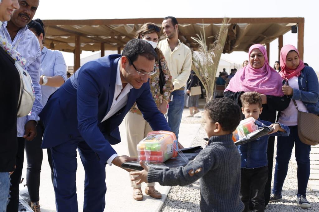 جولة الأطفال الايتام داخل منطقة الاهرامات برعايه شركة اوراسكوم (4)