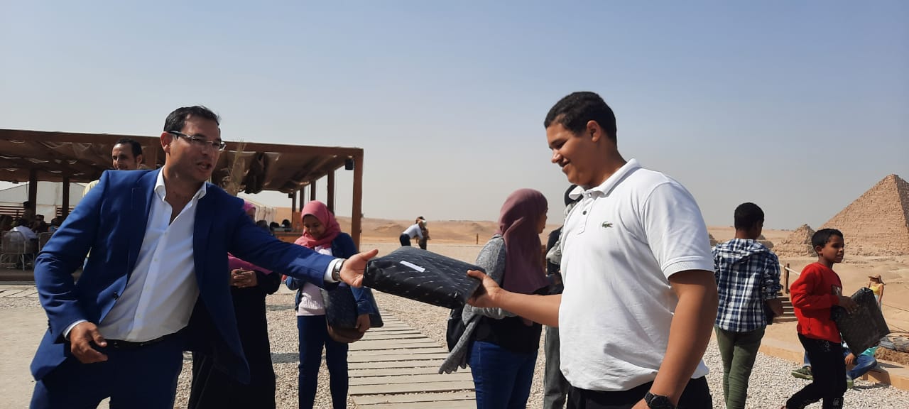 جولة الأطفال الايتام داخل منطقة الاهرامات برعايه شركة اوراسكوم (6)