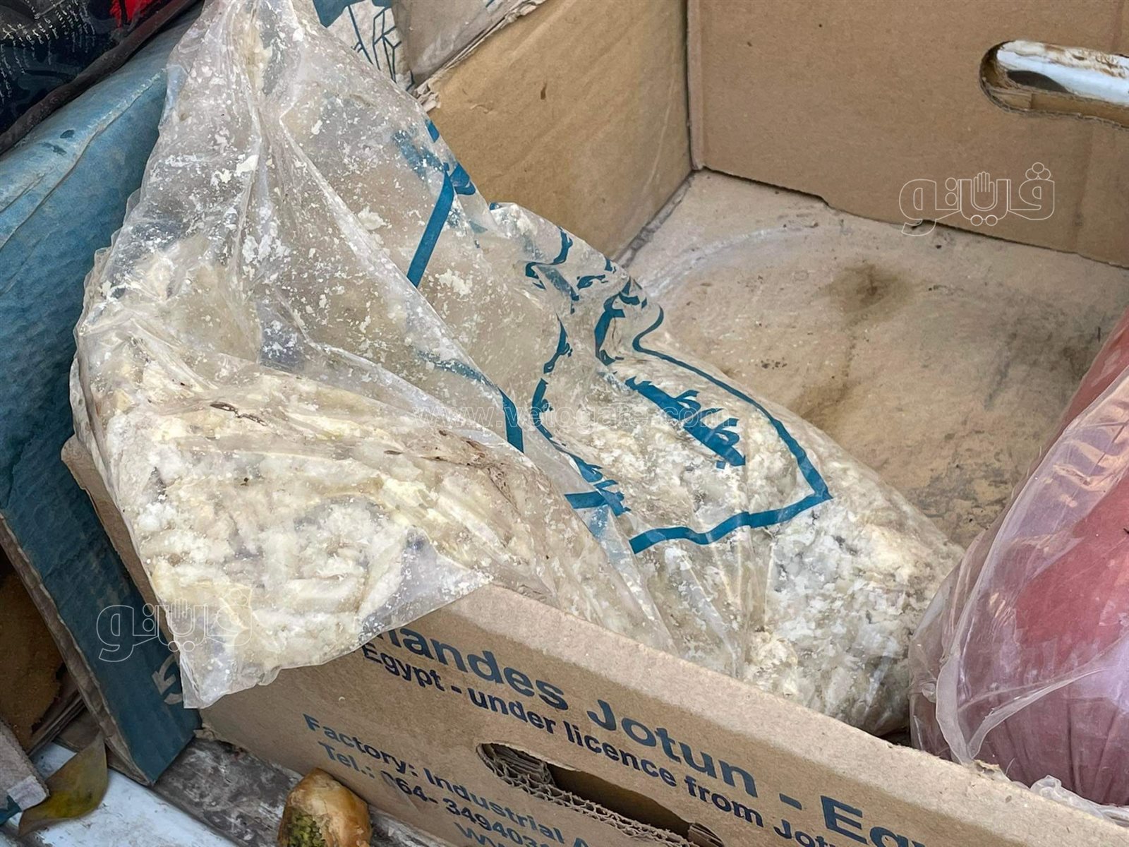 التموين تضبط كميات كبيرة من المواد الغذائية الفاسدة (4)