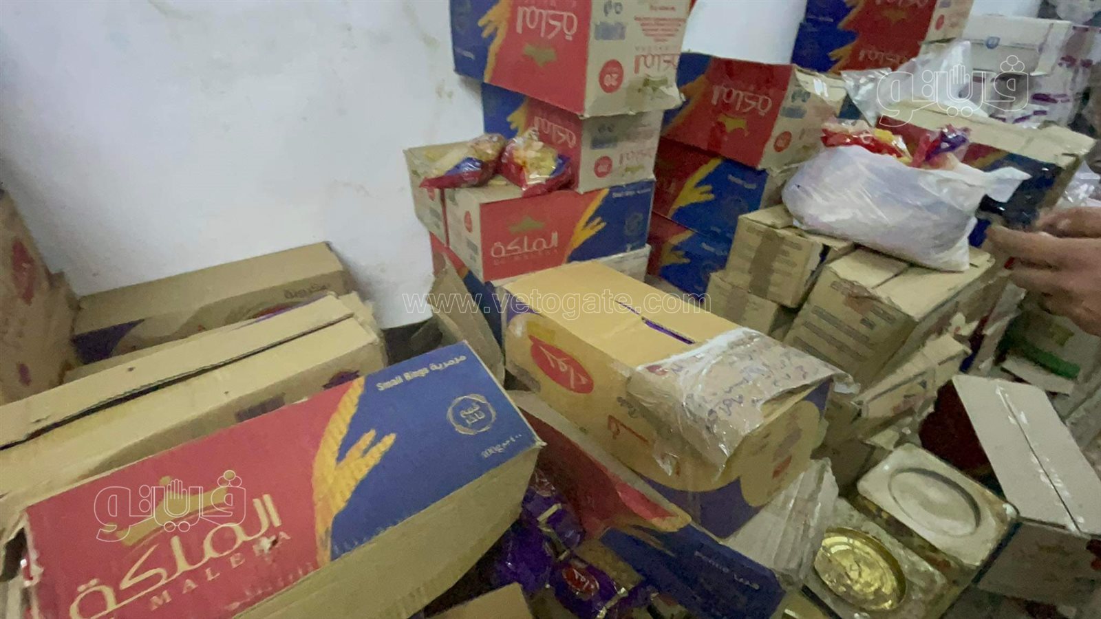 التموين تضبط كميات كبيرة من المواد الغذائية الفاسدة (35)