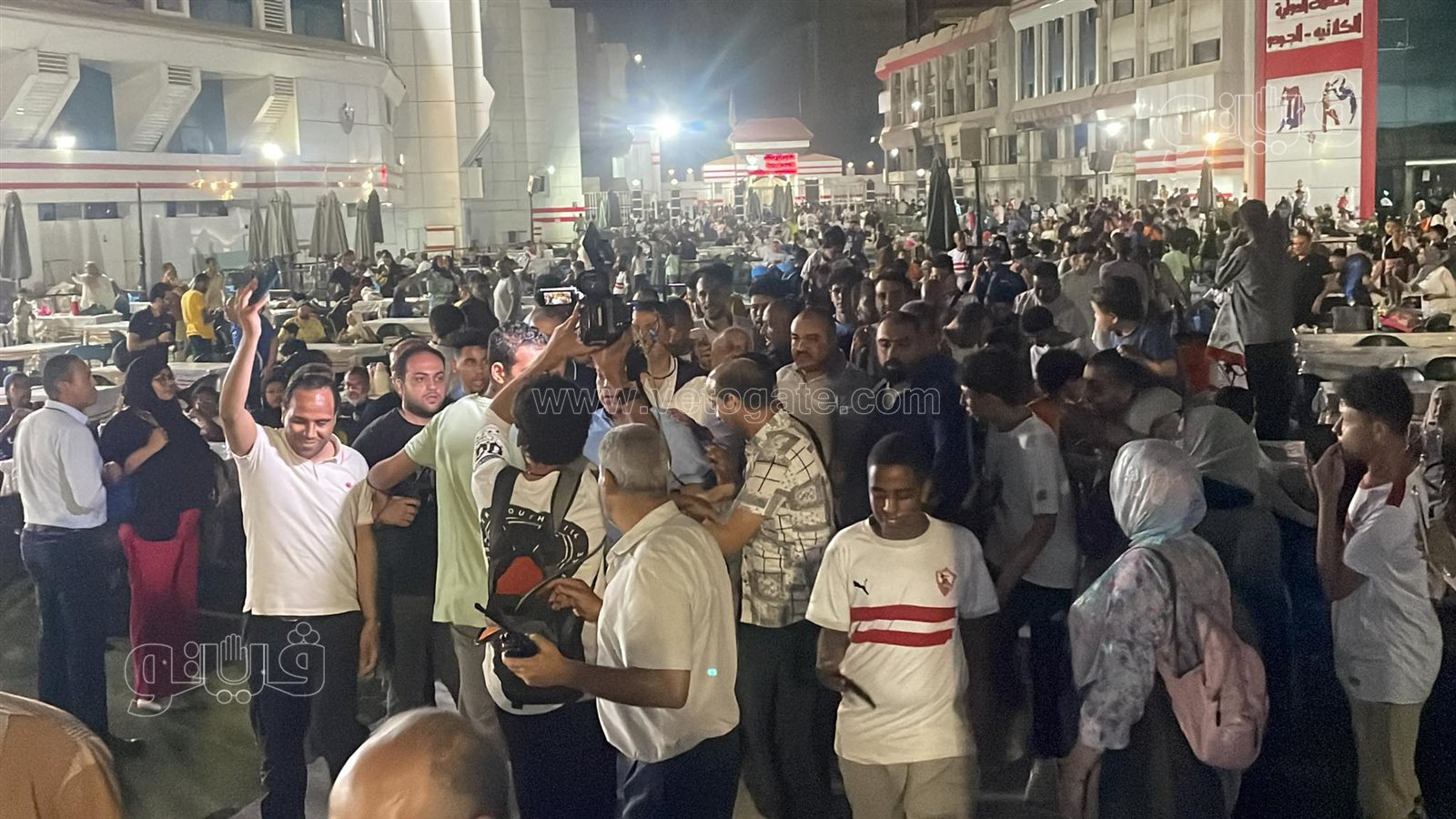 استقبال حافل ل حسين لبيب فور وصوله نادي الزمالك (6)