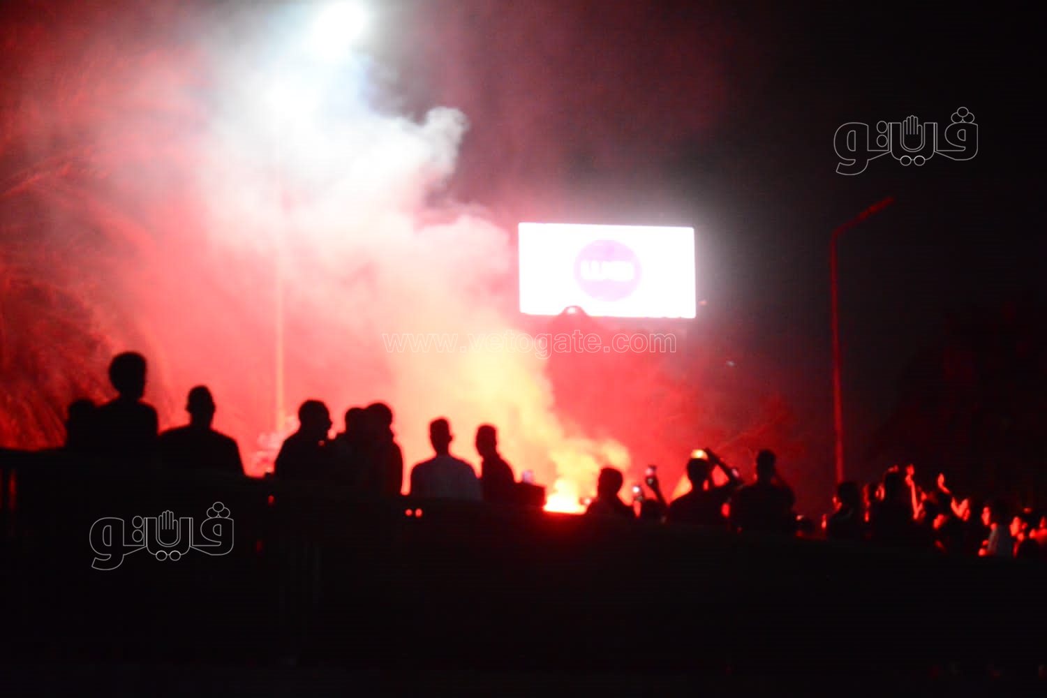 جمهور الأهلي يحتفل أمام النادى (3)