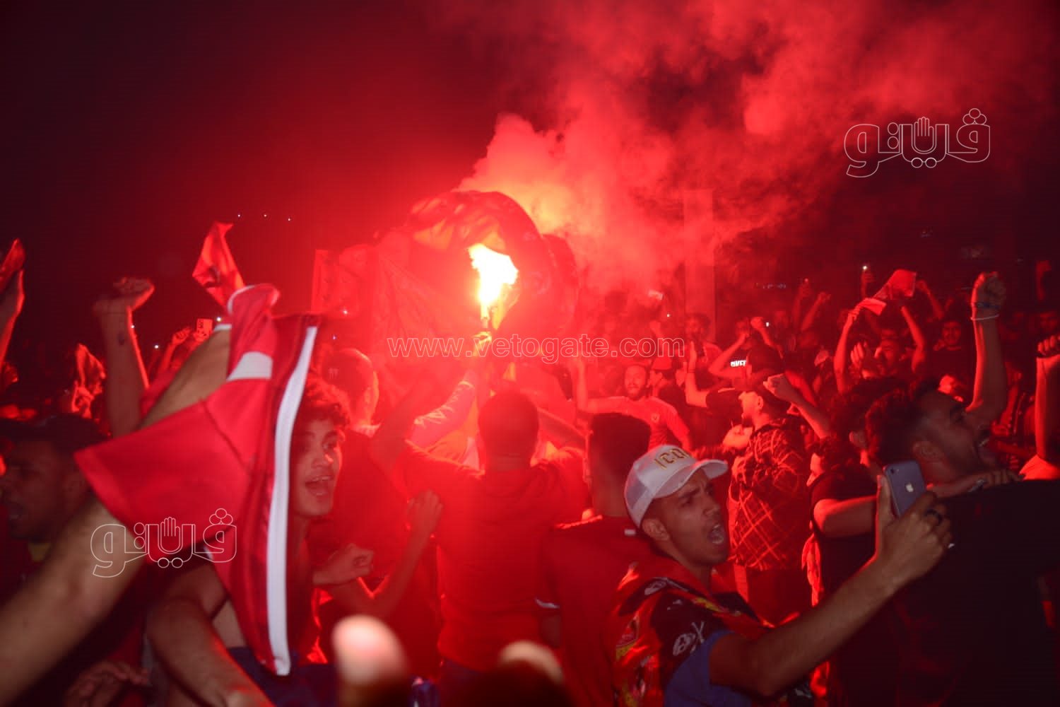 جمهور الأهلي يحتفل أمام النادى (8)