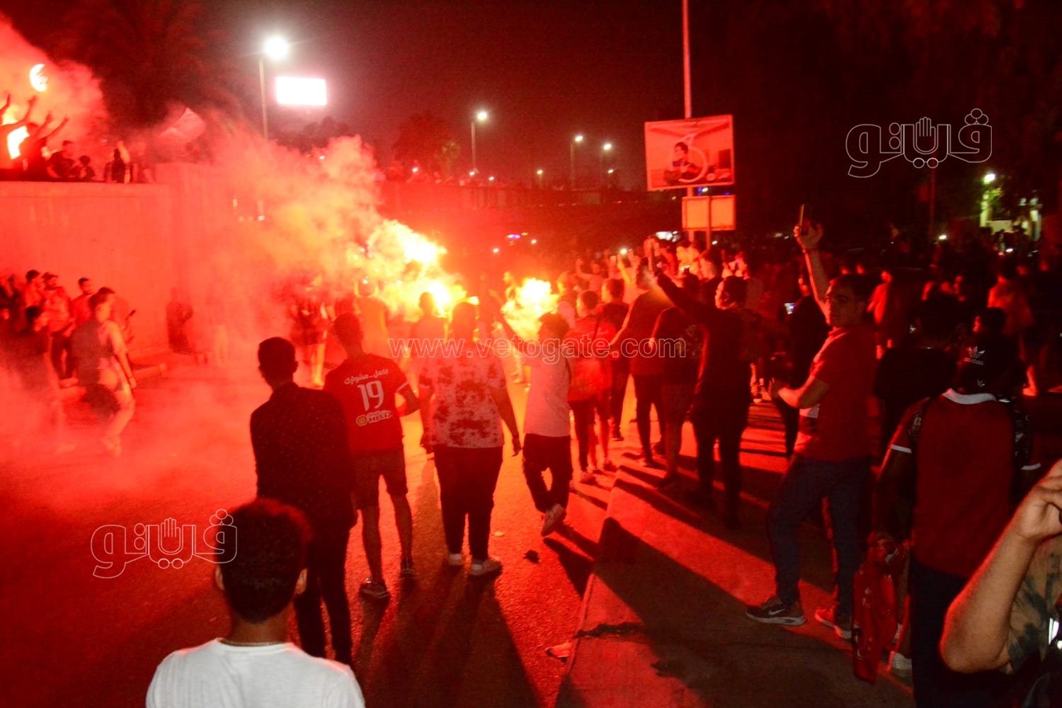 جمهور الأهلي يحتفل أمام النادى (9)