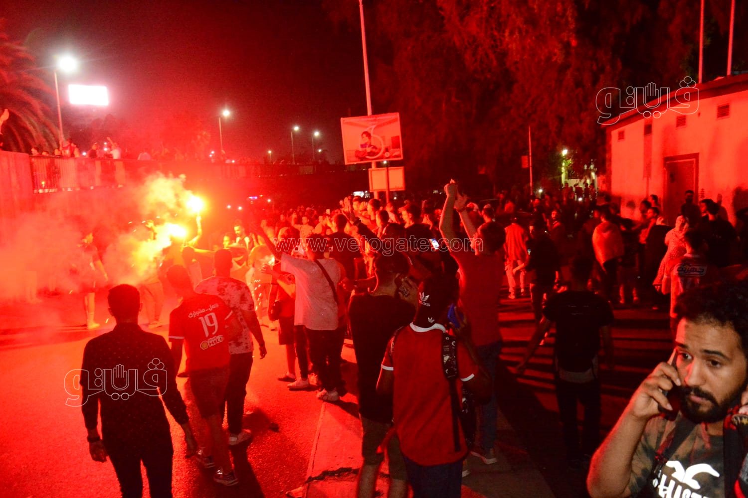 جمهور الأهلي يحتفل أمام النادى (14)