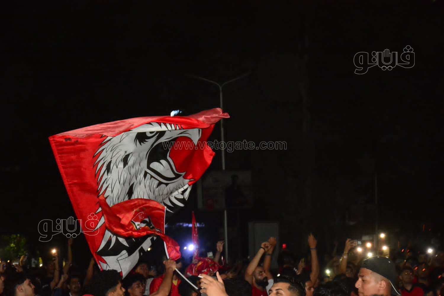 جمهور الأهلي يحتفل أمام النادى (15)