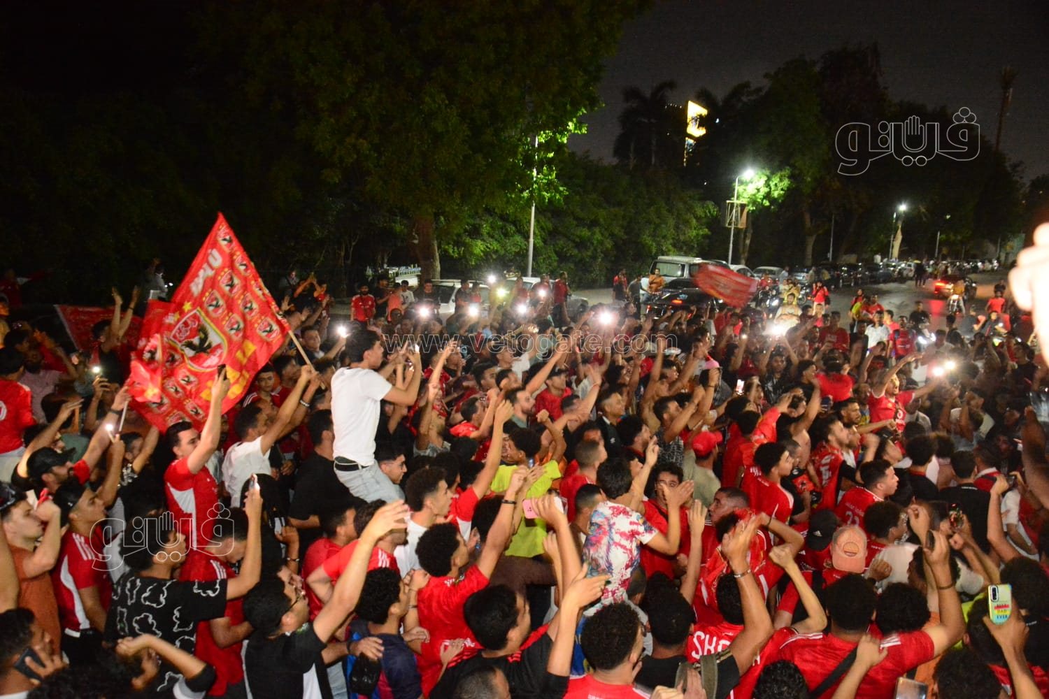 جمهور الأهلي يحتفل أمام النادى (17)