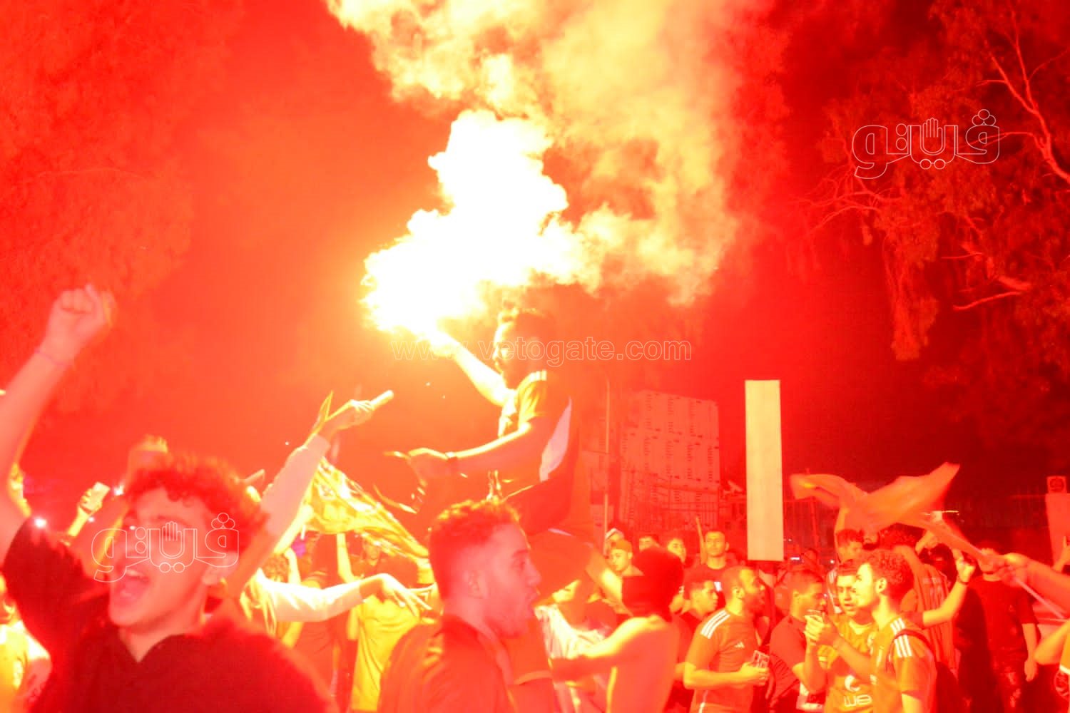 جمهور الأهلي يحتفل أمام النادى (21)