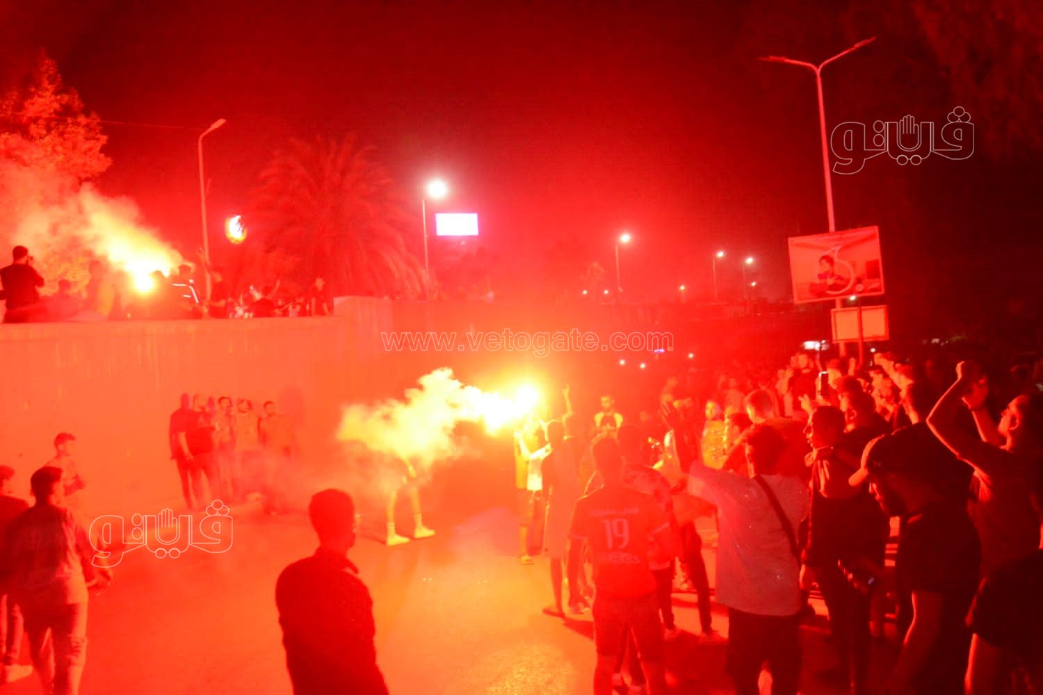 جمهور الأهلي يحتفل أمام النادى (22)