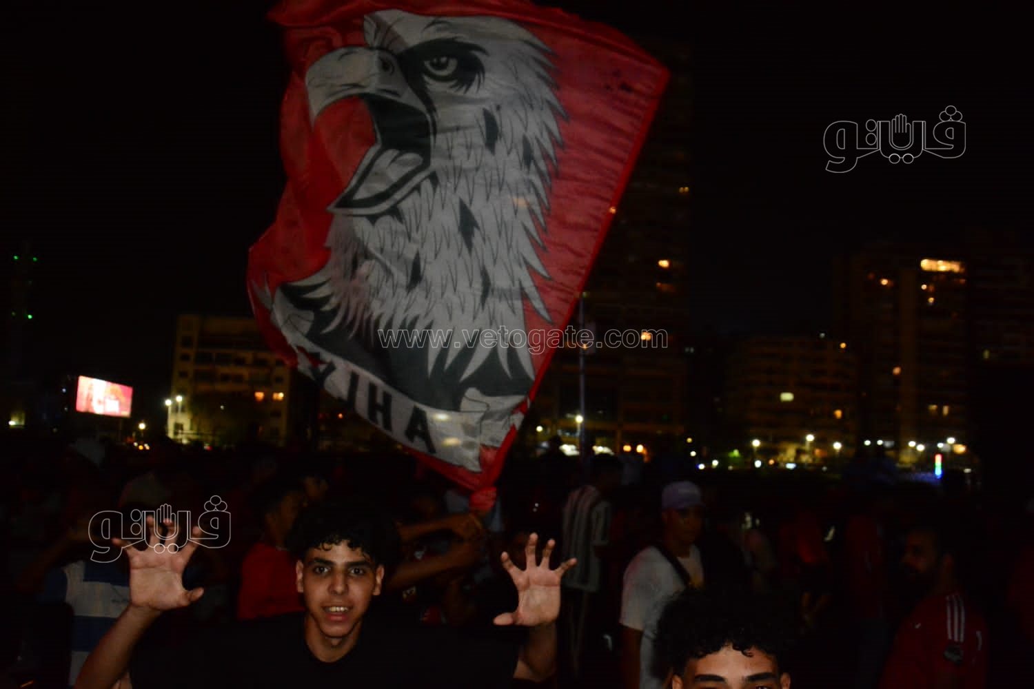 جمهور الأهلي يحتفل أمام النادى (23)