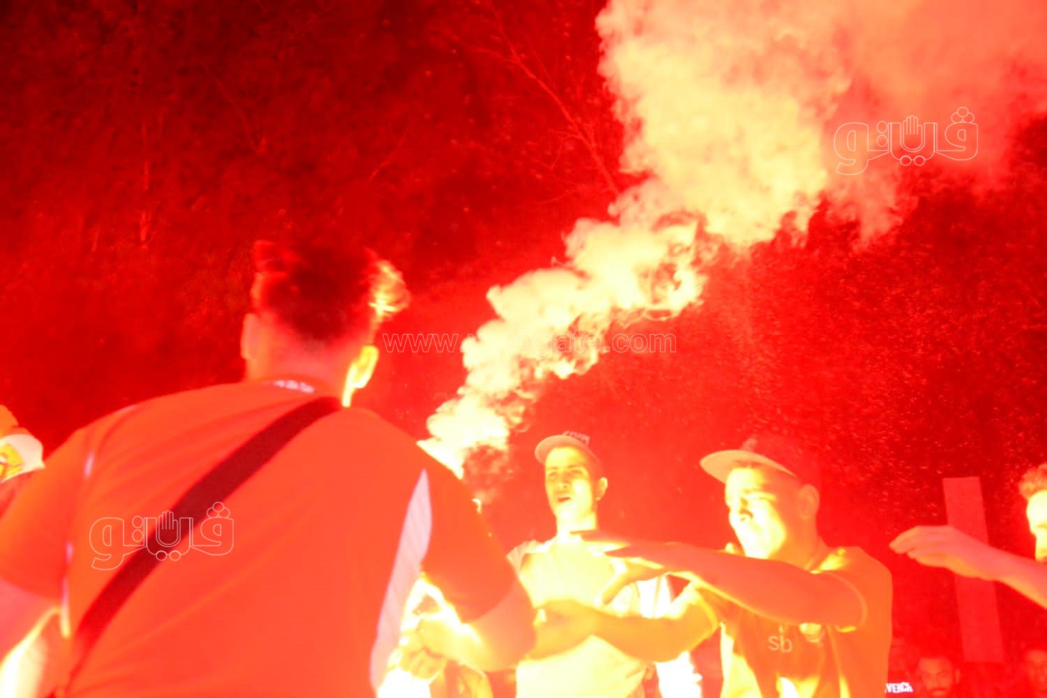 جمهور الأهلي يحتفل أمام النادى (25)