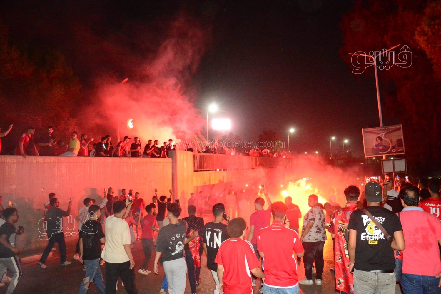 جمهور الأهلي يحتفل أمام النادى (28)