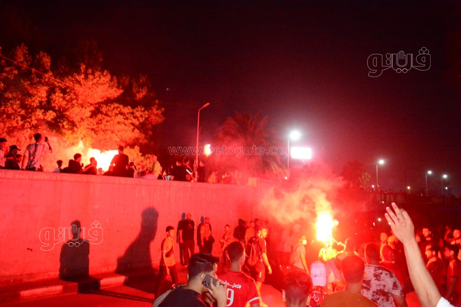 جمهور الأهلي يحتفل أمام النادى (29)