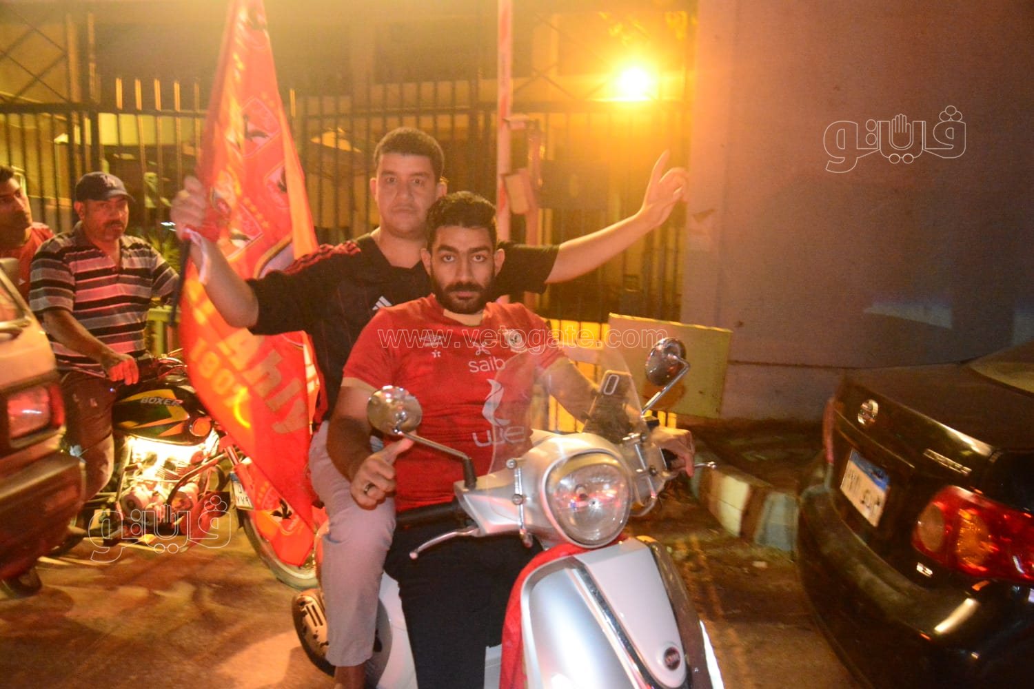 جمهور الأهلي يحتفل أمام النادى (33)