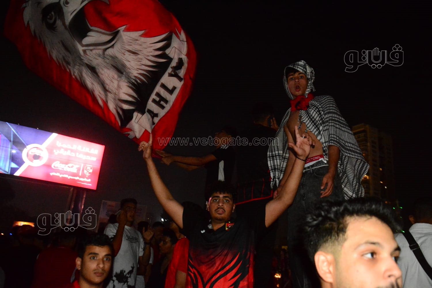 جمهور الأهلي يحتفل أمام النادى (37)