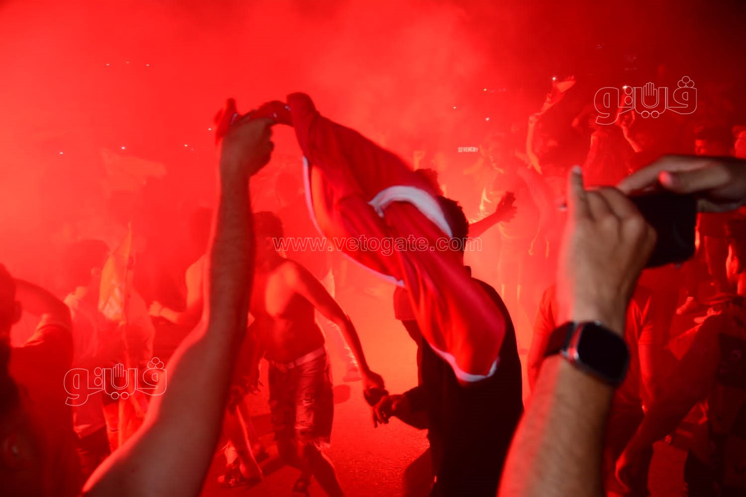 جمهور الأهلي يحتفل أمام النادى (39)