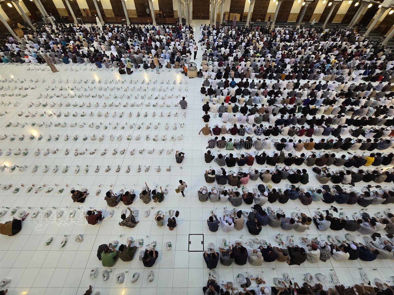 أكبر مائدة إفطار للطلاب الوافدين بالجامع الأزهر في يوم عرفة (3)