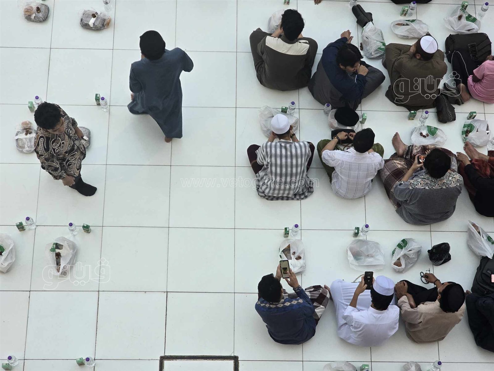 أكبر مائدة إفطار للطلاب الوافدين بالجامع الأزهر في يوم عرفة (4)