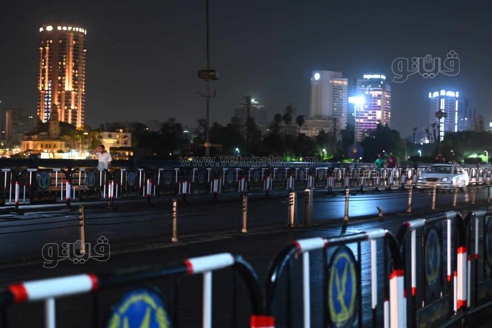 إقبال ضعيف على كورنيش النيل بوسط البلد ليلة العيد (9)