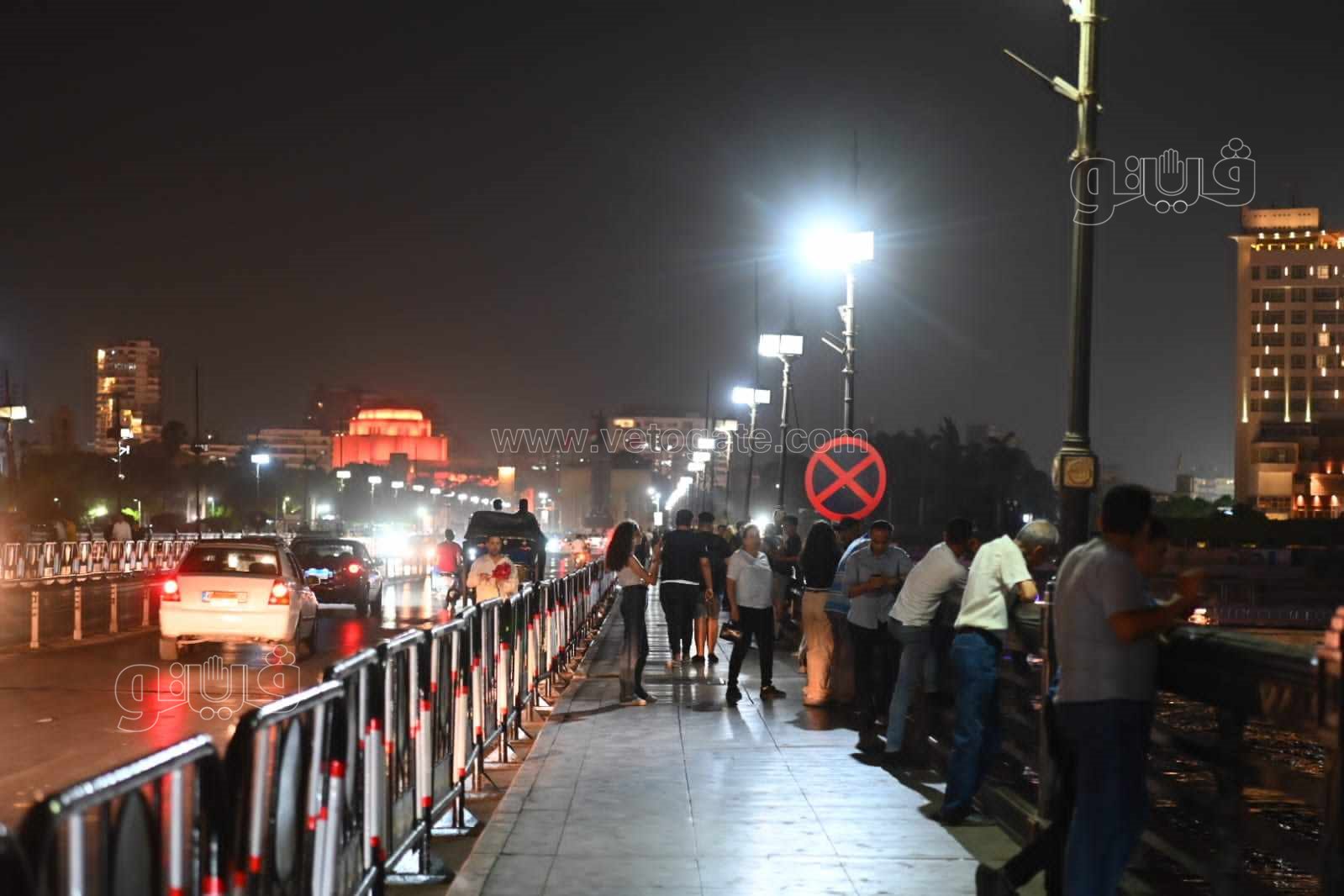 إقبال ضعيف على كورنيش النيل بوسط البلد ليلة العيد (15)