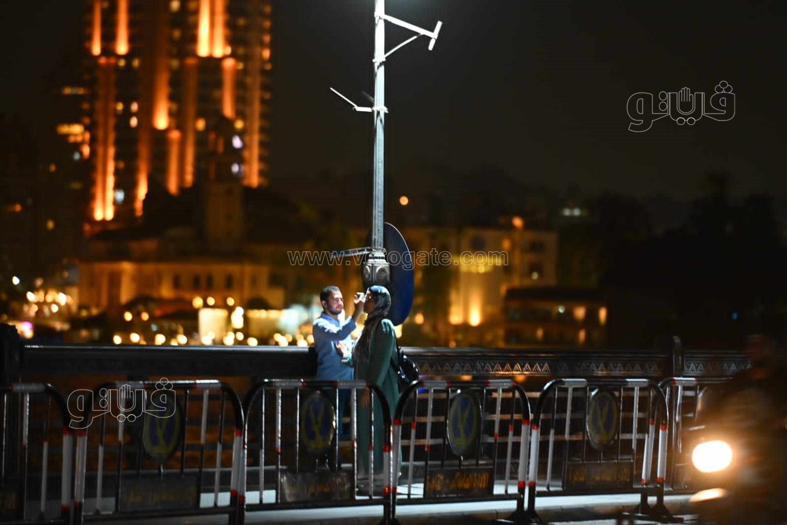 إقبال ضعيف على كورنيش النيل بوسط البلد ليلة العيد (16)