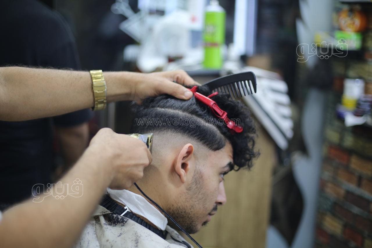  إقبال على صالونات الحلاقة ليلة عيد الأضحي (3)