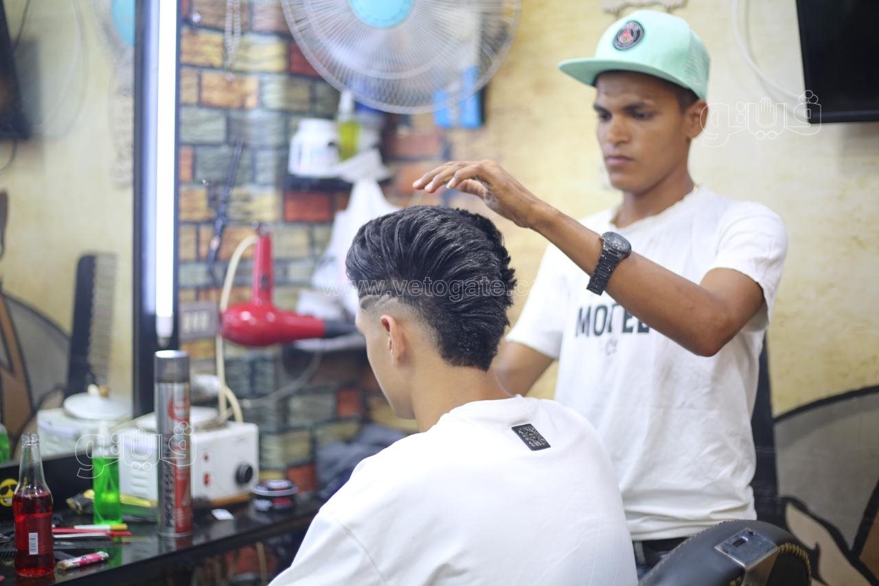  إقبال على صالونات الحلاقة ليلة عيد الأضحي (5)