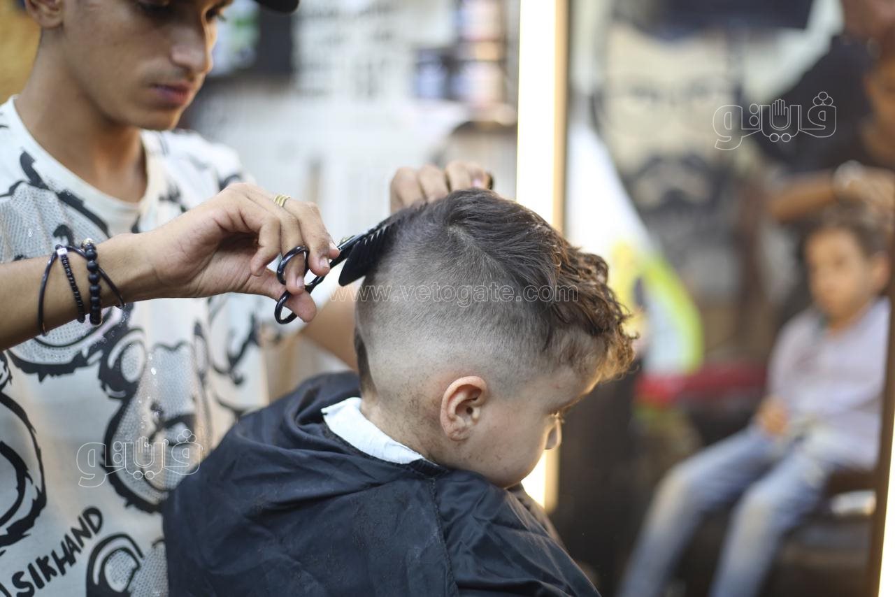  إقبال على صالونات الحلاقة ليلة عيد الأضحي (6)