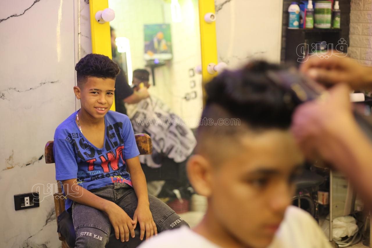  إقبال على صالونات الحلاقة ليلة عيد الأضحي (9)