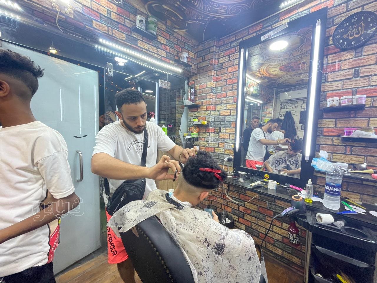  إقبال على صالونات الحلاقة ليلة عيد الأضحي (14)