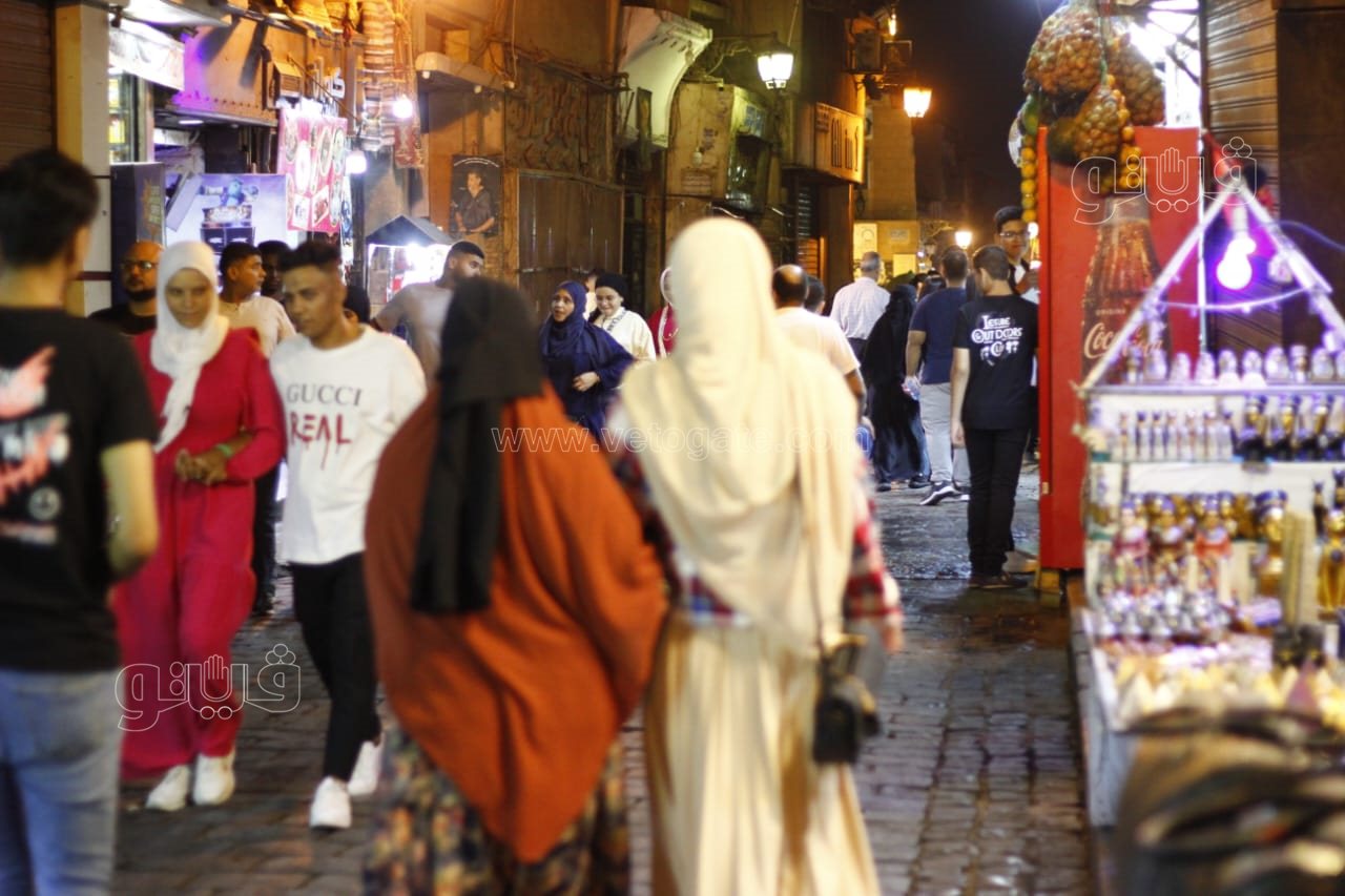 إقبال على شارع المعز في ليلة عيد الأضحى المبارك 2024 (2)