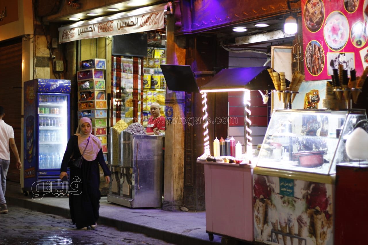 إقبال على شارع المعز في ليلة عيد الأضحى المبارك 2024 (4)