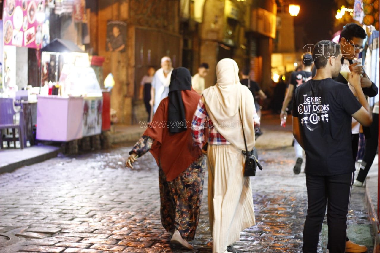 إقبال على شارع المعز في ليلة عيد الأضحى المبارك 2024 (8)