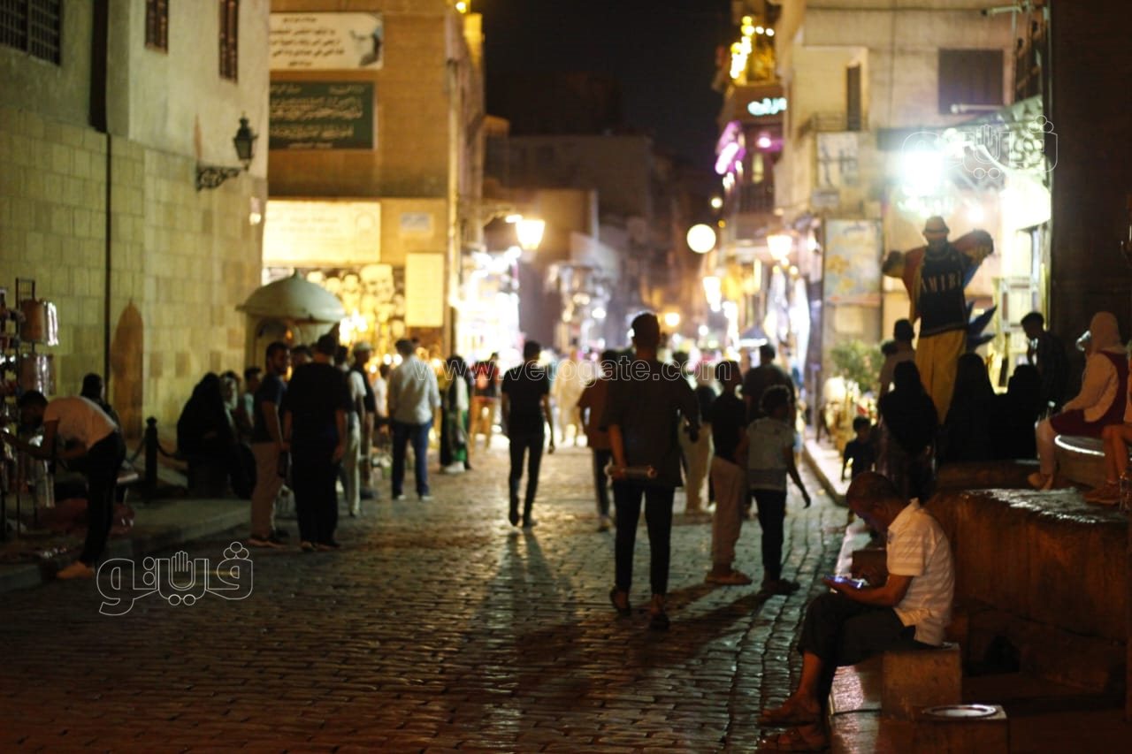 إقبال على شارع المعز في ليلة عيد الأضحى المبارك 2024 (9)