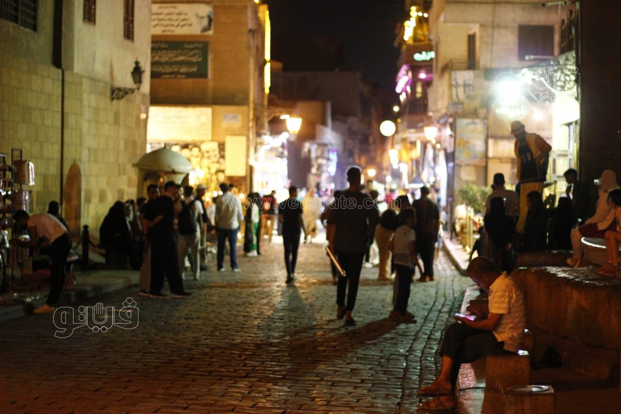 إقبال على شارع المعز في ليلة عيد الأضحى المبارك 2024 (10)