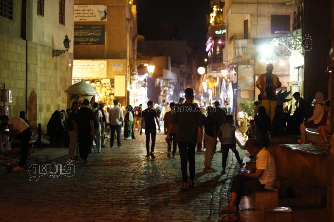 إقبال على شارع المعز في ليلة عيد الأضحى المبارك 2024 (12)