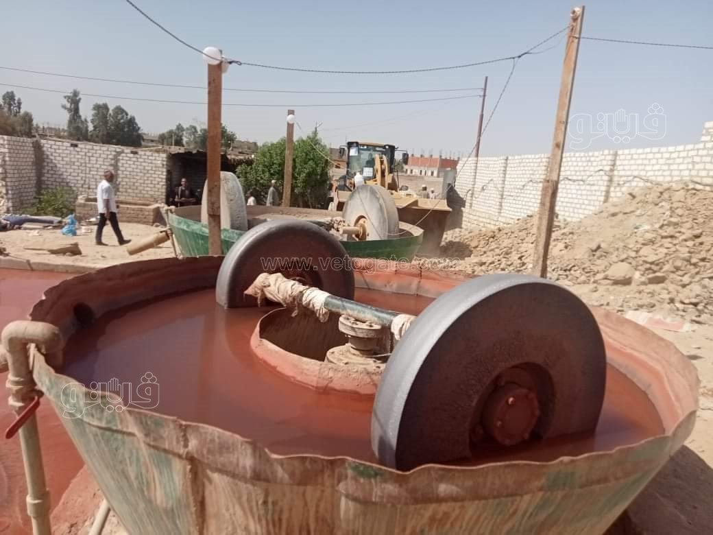 مغامرة فيتو لكشف أباطرة طواحين الذهب بجبال ووديان الصعيد (7)