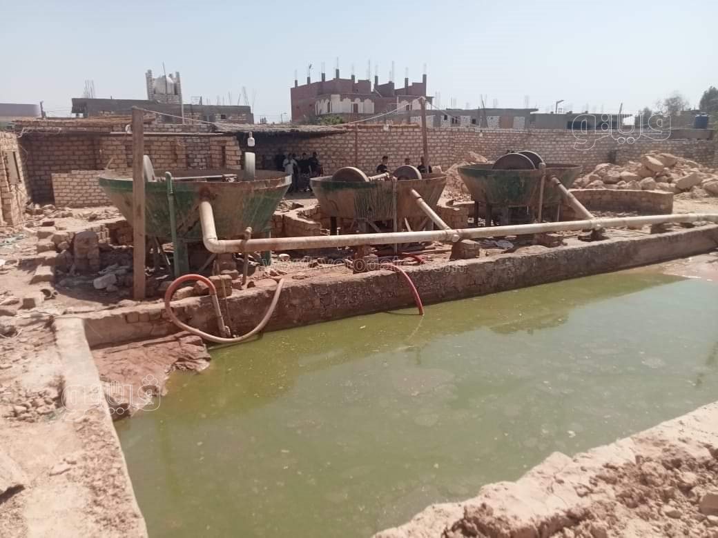 مغامرة فيتو لكشف أباطرة طواحين الذهب بجبال ووديان الصعيد (16)