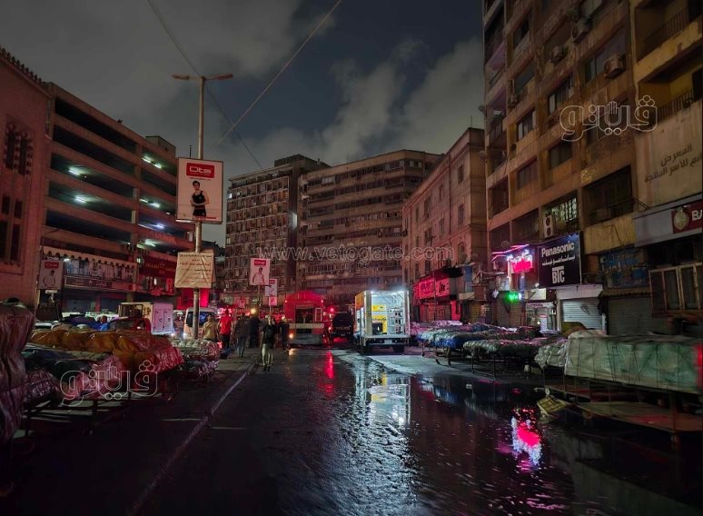 النيران خارج السيطرة، لقطات جديدة لحريق مخازن الملابس والأجهزة بالعتبة (6)