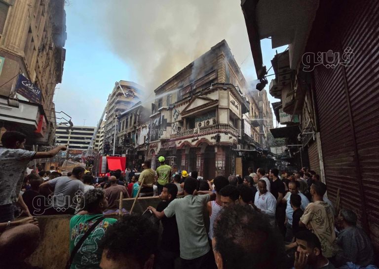 السيطرة على حريق إحدى العمارتين المشتعلتين بالعتبة (7)