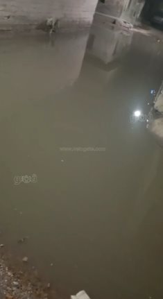 مياه الصرف تغرق شارعًا كاملا بفاقوس (4)