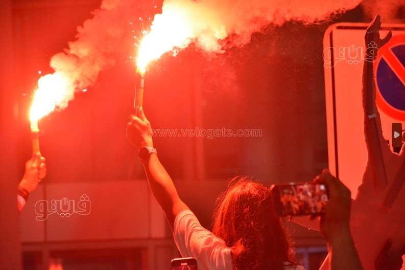 استقبال أحمد الجندي في مطار القاهرة بالشماريخ  (4)