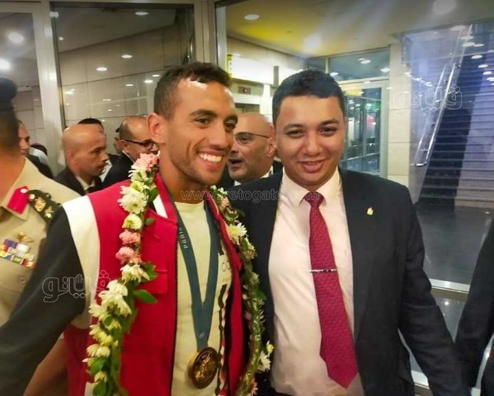 وزير الرياضة يستقبل أحمد الجندي وسارة سمير بالورد (2)