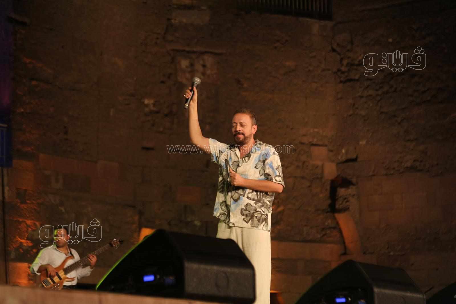 لؤي يتألق على مسرح المحكي (13)